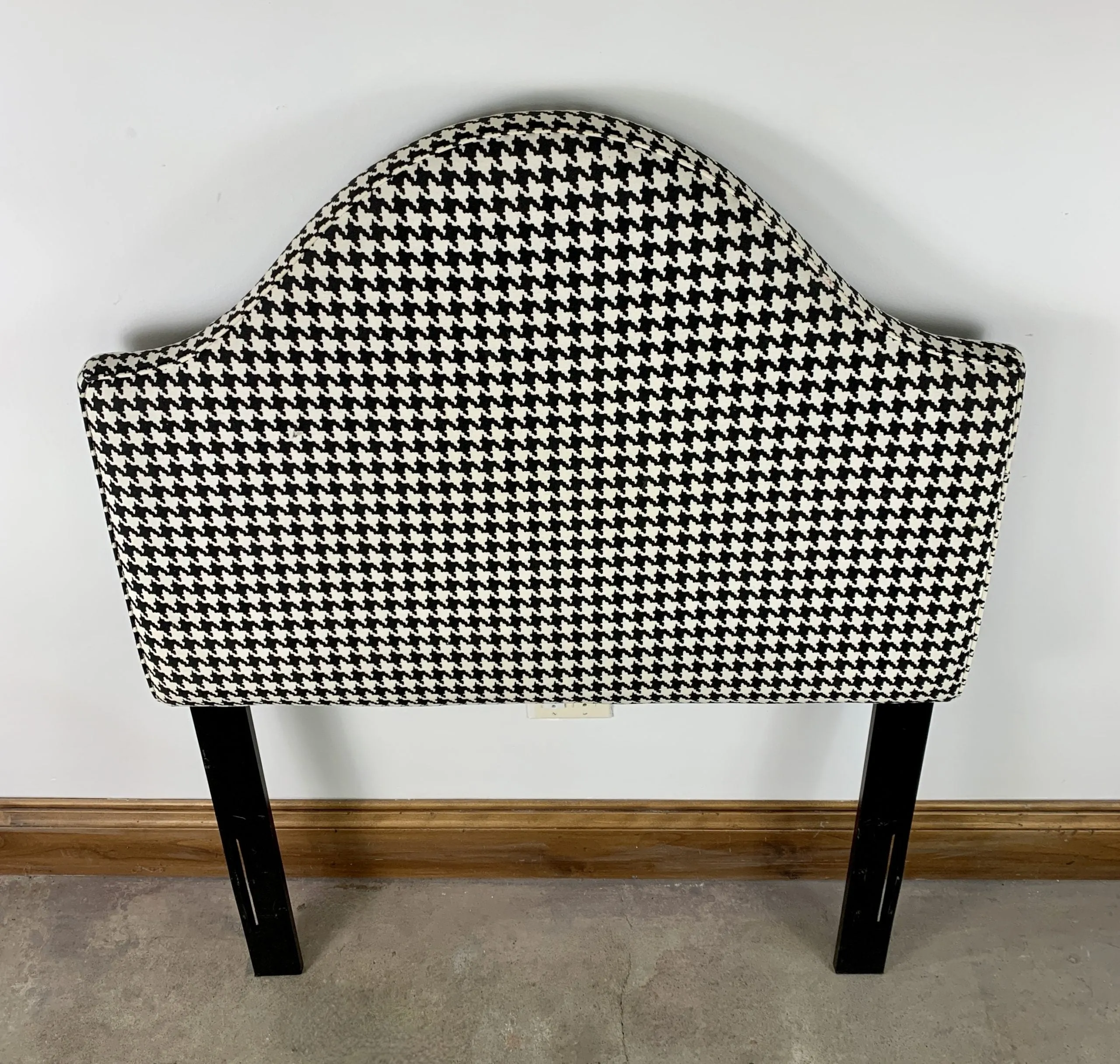 Skyline Furniture Twin Headboard, Upholstered Houndstooth, Black and White