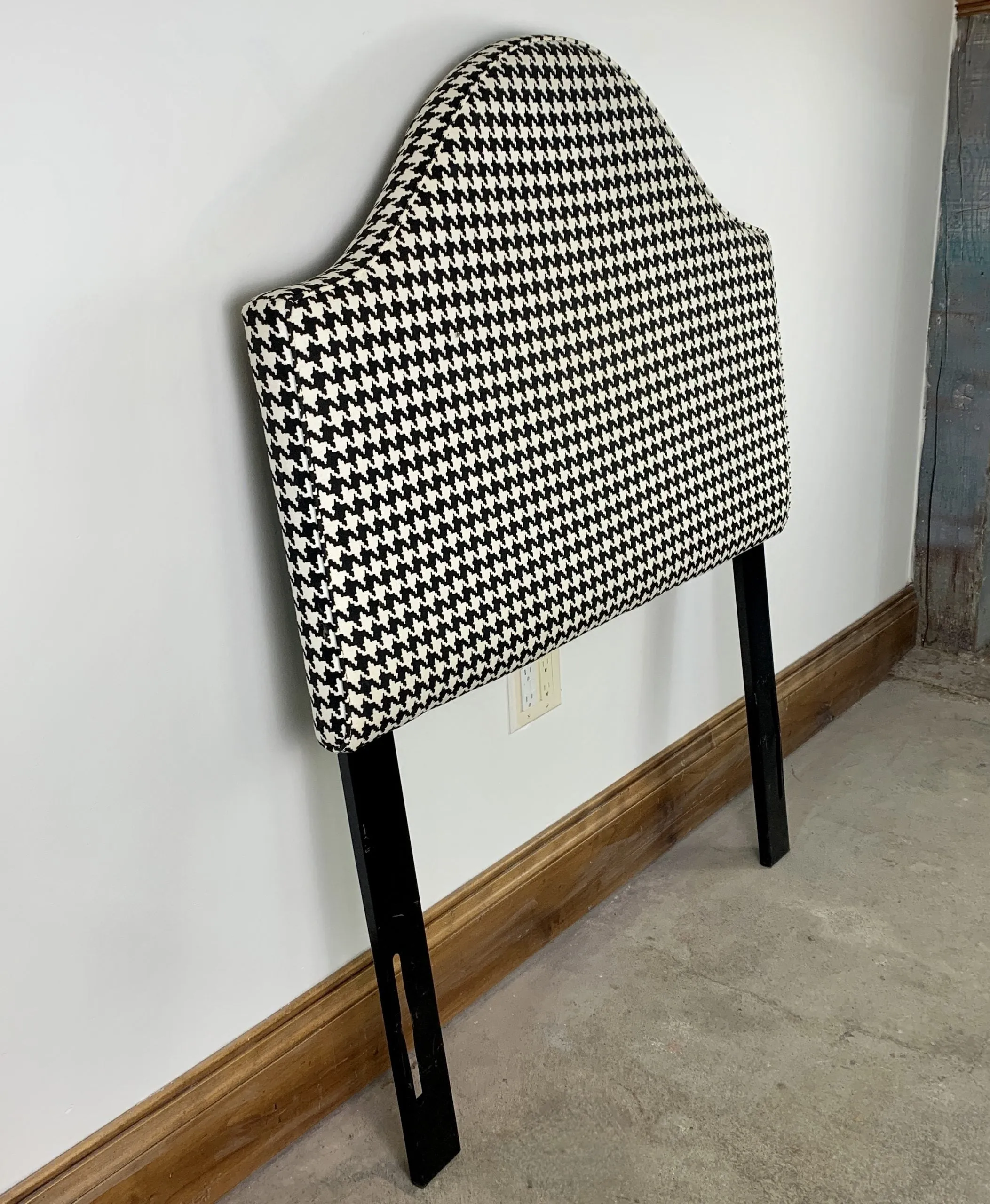 Skyline Furniture Twin Headboard, Upholstered Houndstooth, Black and White