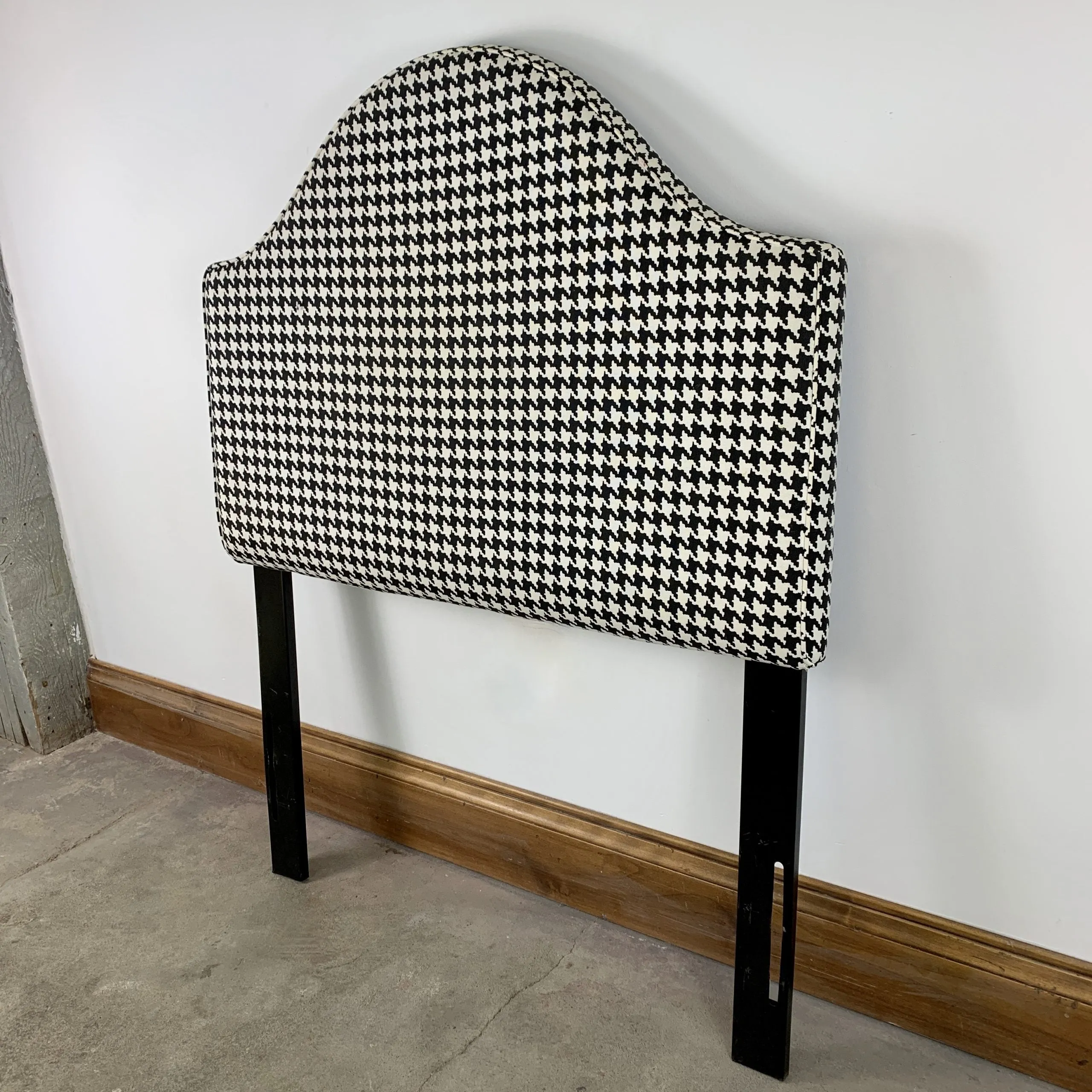 Skyline Furniture Twin Headboard, Upholstered Houndstooth, Black and White
